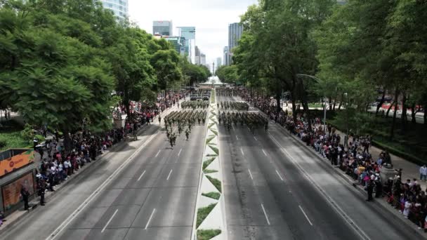 Снимок Беспилотника Мексиканской Армии Приближающейся Военному Параду Мехико — стоковое видео