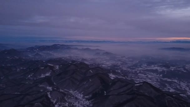 Paisaje Cinematográfico Increíble Puesta Sol Sobre Las Montañas Nevadas — Vídeos de Stock