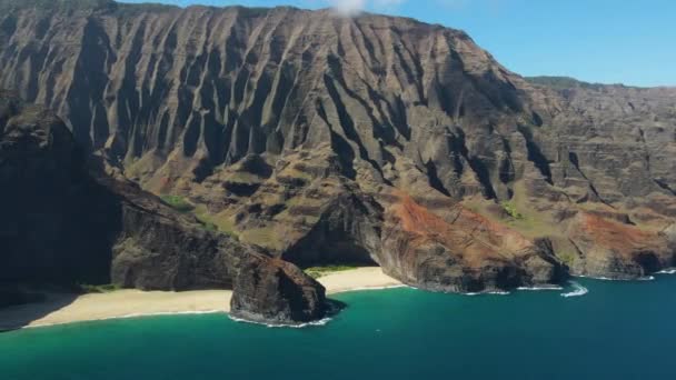 Panorama Drone View Sharp Ridges Cliffs Sandy Beach Pali Coastline — Stock Video