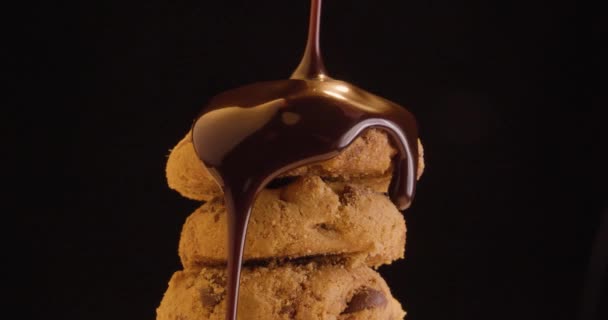 Toma Estática Primer Plano Deliciosas Galletas Veganas Rociadas Con Chocolate — Vídeo de stock