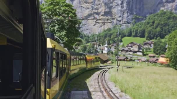 Malownicza Przejażdżka Pociągiem Dolinie Alp Okna Lauterbrunnen Szwajcaria — Wideo stockowe