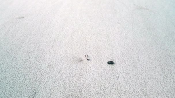 ボンネスビル塩フラット4Kユタ州 遠隔地 空中ドローンビデオ — ストック動画