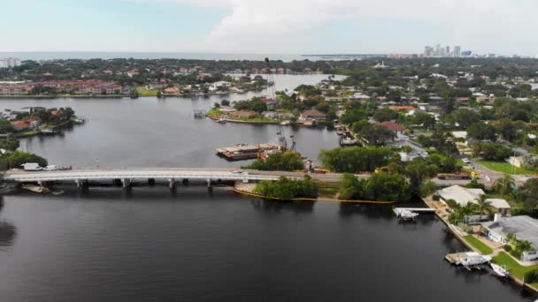 Drone Video Crane Reparationsbro Tampa Bay Petersburg Florida Soliga Sommardagen — Stockvideo