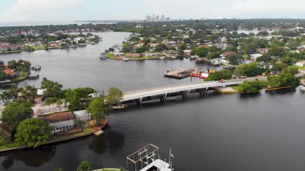 Drone Video Crane Repairing Bridge Tampa Bay Petersburg Florida Sunny — стокове відео