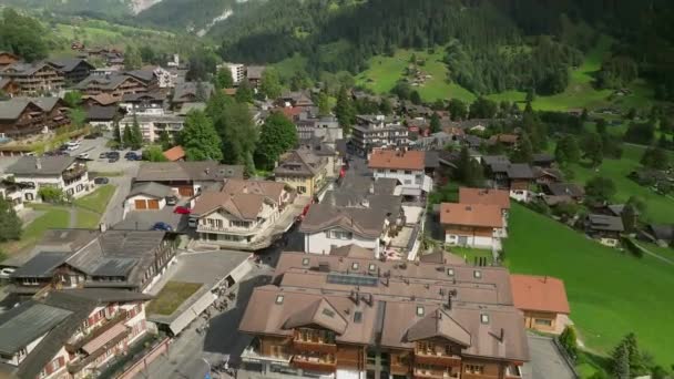 Revelación Aérea Sobre Pueblo Grindelwald Suiza — Vídeos de Stock