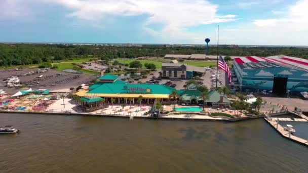 Aerial Drone View Flying Away Lulu Seafood Restaurant Destin Florida — Stock Video