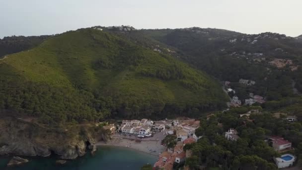 Flygfoto Över Cala Tuna Vacker Liten Stad Costa Brava Katalonien — Stockvideo