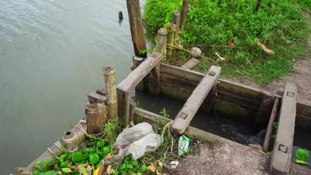 Gerbang Sluice Air Diangkut Tempat Mana Pertanian Ikan Dilakukan Gerbang — Stok Video