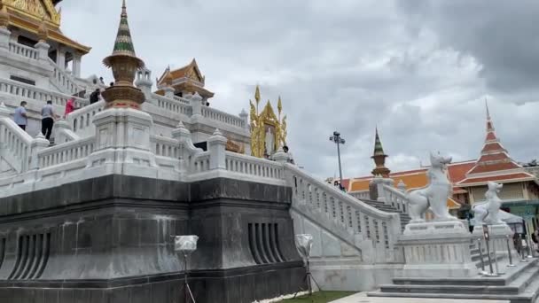 Turisté Navštíví Wat Traimit Chrám Zlatého Buddhy Bangkoku Thajsko Vodorovně — Stock video