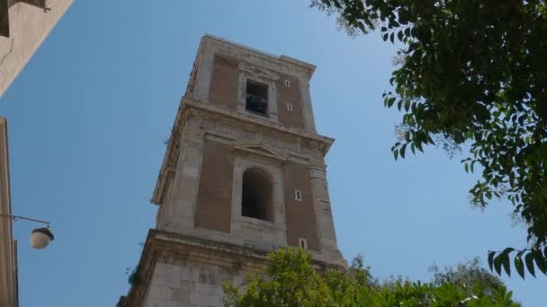 Κοιτάξτε Καμπαναριό Της Εκκλησίας Της Santa Chiara Μια Ηλιόλουστη Μπλε — Αρχείο Βίντεο