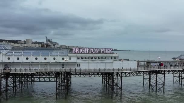 Brighton Hove Palace Pier Drone Dolly Longe Sinal — Vídeo de Stock