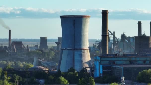 Chłodzące Wieże Komin Fabryki Przemysłowej Galati Rumunii Antena — Wideo stockowe