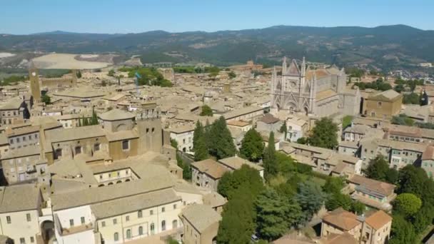 Aerial Boom Shot Revela Famosa Catedral Orvieto Increíble Tarde Verano — Vídeos de Stock