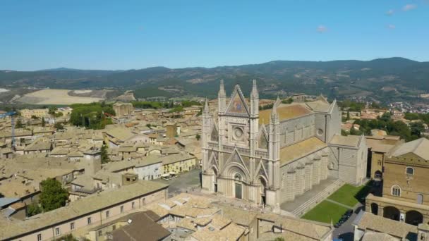 Luftaufnahme Der Kathedrale Von Orvieto Auf Der Piazza Del Duomo — Stockvideo