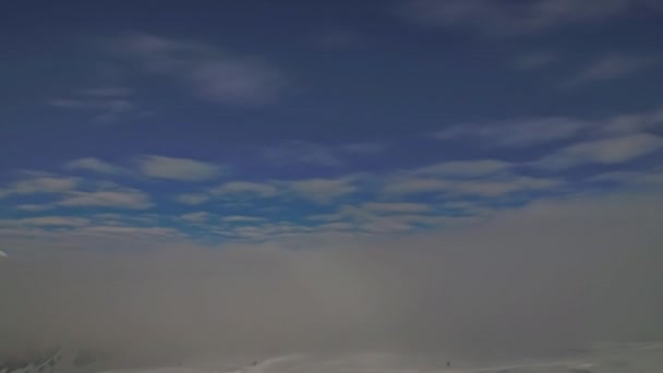 Upływ Czasu Inwersji Chmury Nad Białym Śniegiem Góry Zakryte — Wideo stockowe