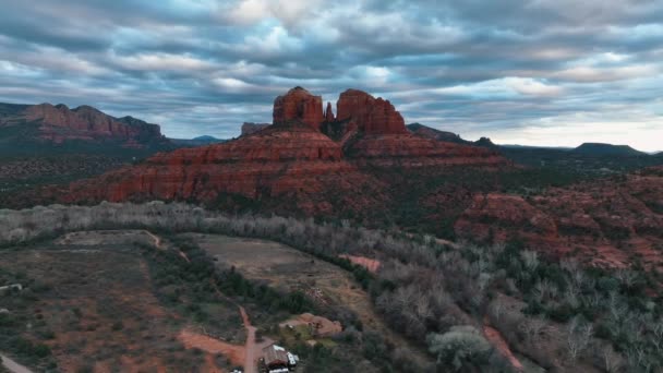 Famosa Cattedrale Rock Contro Cielo Drammatico Sul Paesaggio Scenico Sedona — Video Stock