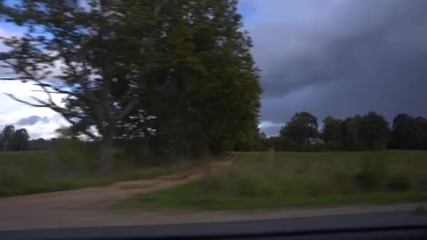 Drámai Gyors Vezetés Kelet Európa Vidéki Térségében Oldalablakra Néző — Stock videók