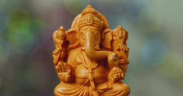 Primer Plano Hermosa Estatua Marrón Lord Ganesha Durante Ganesh Chaturthi — Vídeos de Stock