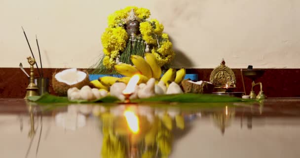 Zblízka Záběr Stříbrné Modly Hinduistického Boha Ganesha Pro Festival Ganesh — Stock video