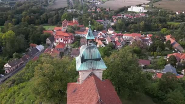 Pemandangan Udara Menara Kapel Libechov Roh Kudus Dan Daerah Sekitarnya — Stok Video