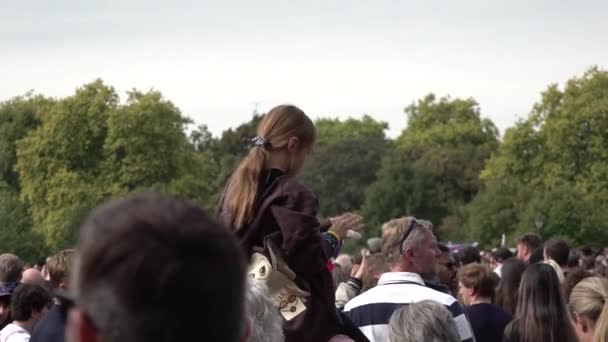 Young Girl Waves British Flag Funeral Proceedings Hyde Park Central — Stock Video