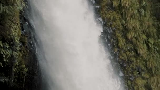 Masiva Poderosa Cascada Pailon Del Diablo Río Verde Banos Ecuador — Vídeo de stock