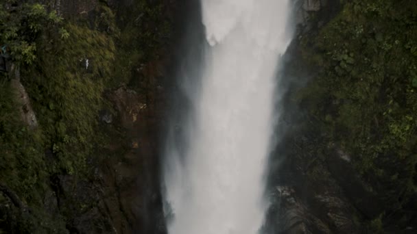 Туристи Viewing Deck Devil Cauldron Waterfall Banos Ecuador Повітряне Стеження — стокове відео