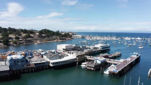 Aerial Reverse Pullback Panning Shot Old Fisherman Wharf Monterey California — Vídeos de Stock