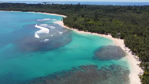 Aerial Drone Shot Beautiful Clear Rocky Reef Sandy Beach Bay — Vídeos de Stock