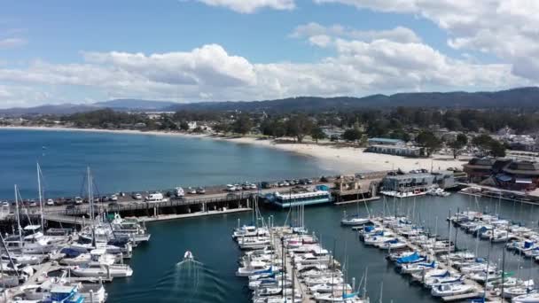 Lage Luchtfoto Van Monterey Bay Vanuit Jachthaven Monterey Californië — Stockvideo