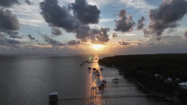 Luftaufnahme Des Sonnenuntergangs Über Pelican Point Alabama — Stockvideo