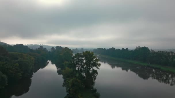 Luchtfoto Van Ochtend Mistige Sfeer Een Brede Rivier Elbe Tsjechië — Stockvideo