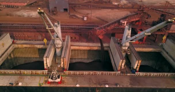 Вугілля Транспортоване Конвеєрним Поясом Вантажний Барж Порту Парадіп Одіша Індія — стокове відео