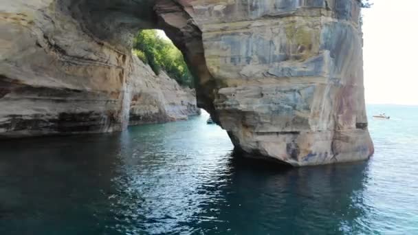 密歇根州苏必利尔湖图片岩石的航拍 — 图库视频影像