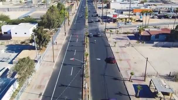 Vue Drone Survolant Une Rue Qui Longe Autoroute — Video