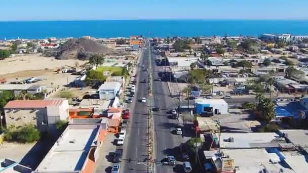 Veduta Drone Che Segue Autostrada Direzione Della Costa — Video Stock