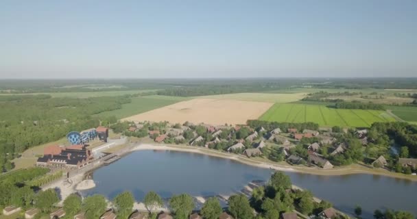Drohnenblick Auf Den See Und Den Wasserpark Resort Hof Van — Stockvideo