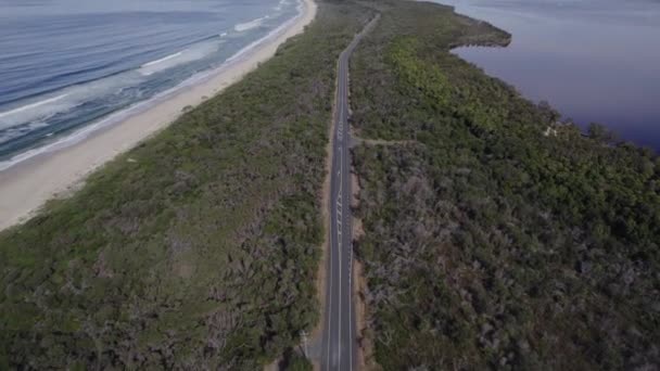 Sjöarna Vägen Mellan Seven Mile Beach Och Wallis Lake Forster — Stockvideo