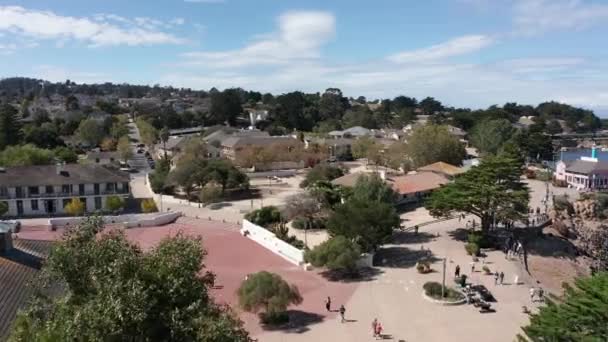 Vista Aérea Baja Panorámica Histórica Casa Aduanas 1800 Monterey California — Vídeo de stock