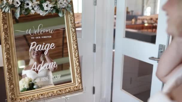 Bride Looking Herself Mirror Welcome Message — Stock Video