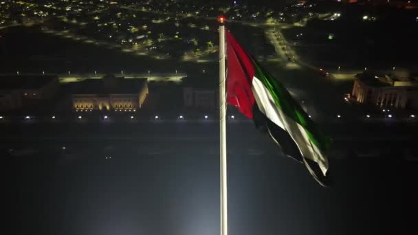 Flygfoto Över Förenade Arabemiratens Flagga Viftar Luften Den Nationella Symbolen — Stockvideo