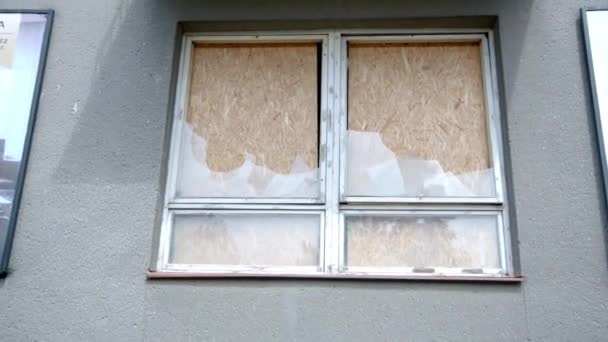 Zerbrochene Fensterscheibe Eines Gebäudes Alten Sowjetischen Grenzposten Zwischen Österreich Und — Stockvideo