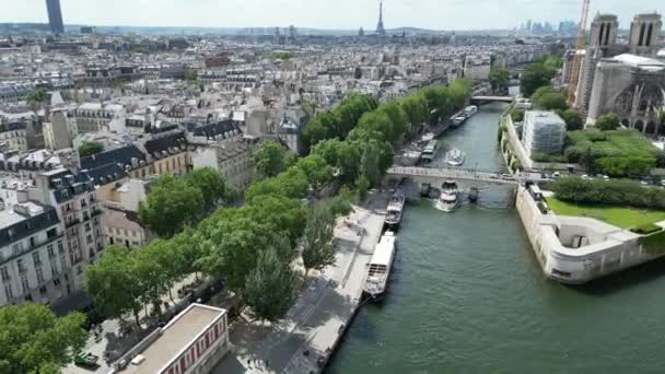 Turistické Lodě Plující Řece Seině Pod Arcibiskupským Mostem Nebo Pont — Stock video