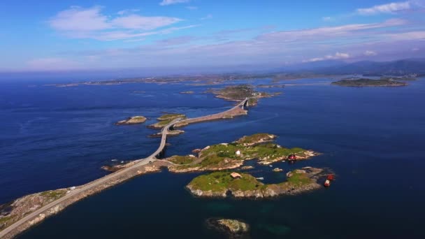 Luchtfoto Rond Atlantische Oceaan Weg Atlanterhavsveien Noorwegen Rondcirkelen Drone Shot — Stockvideo