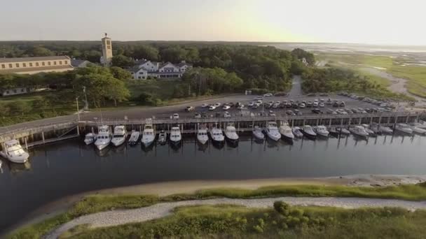 Cape Cod Massachusetts Teki Rock Harbor Daki Teknelerin Insansız Hava — Stok video
