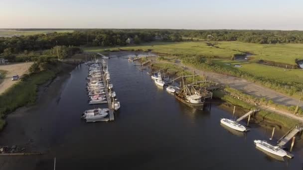 Drone Syn Båtar Vid Rock Harbor Cape Cod Massachusetts — Stockvideo