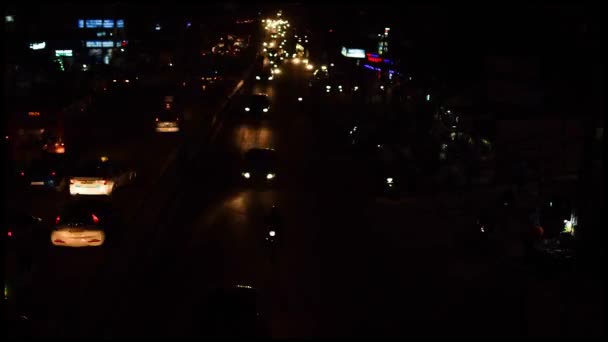 4Kインドのバンガロールに車や交通のある通りのタイムラプス インドの忙しい通りとナイトライフ — ストック動画