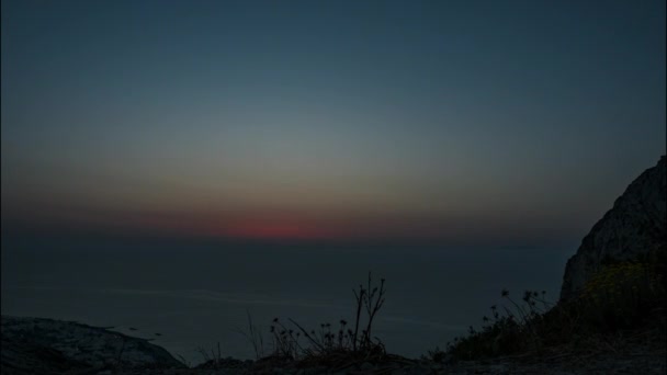 Hermoso Amanecer Rojo Timelapse Sobre Mar Griego Capturado Una Montaña — Vídeo de stock