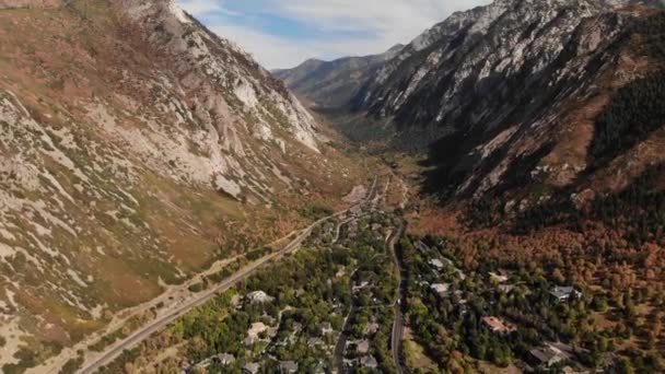 Drone Záběr Malé Čtvrti Úpatí Little Cottonwood Canyon Salt Lake — Stock video
