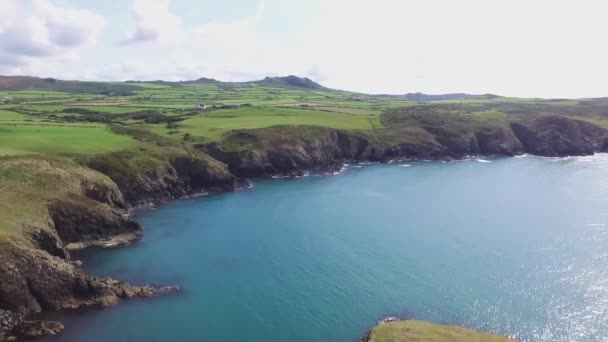 Fyren Hög Headland Island Med Blå Havet Drönare Antenn Rör — Stockvideo